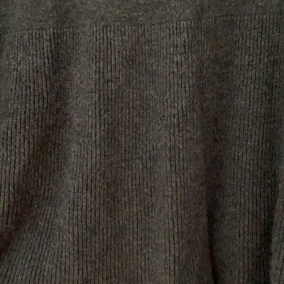 Cable & Gauge Peplum Bell Sleeved‎ Charcoal Sweater Ribbed Peplum Knit Top - Picture 5 of 10